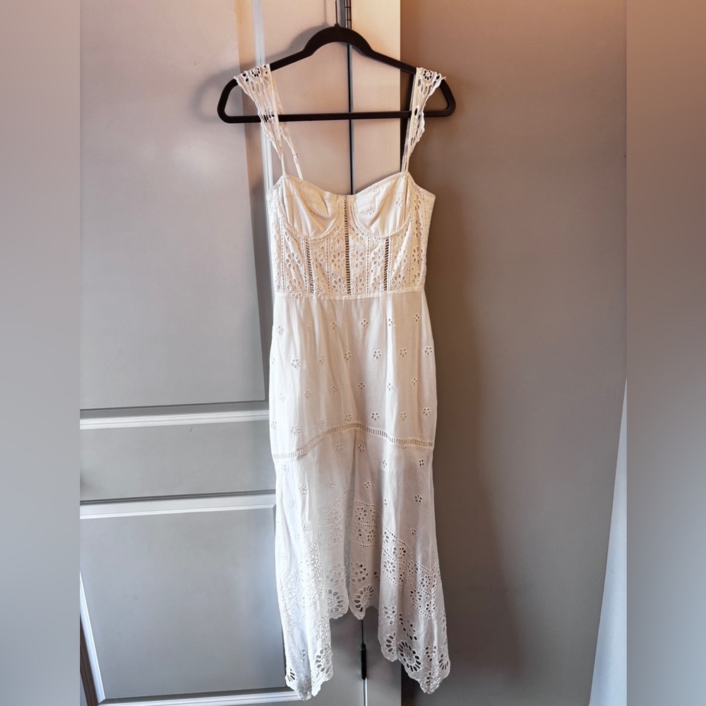 Karina Grimaldi White Lace Dress small great condition so flattering
